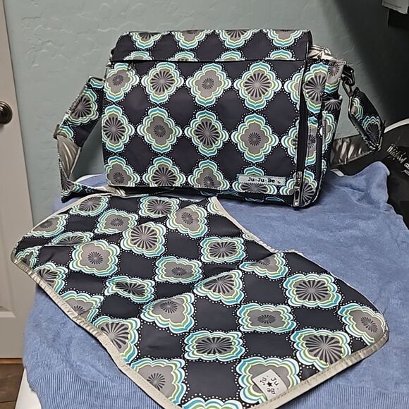 Jujubee Hobobe navy moonbeam diaper bag with change pad - Picture 1 of 11